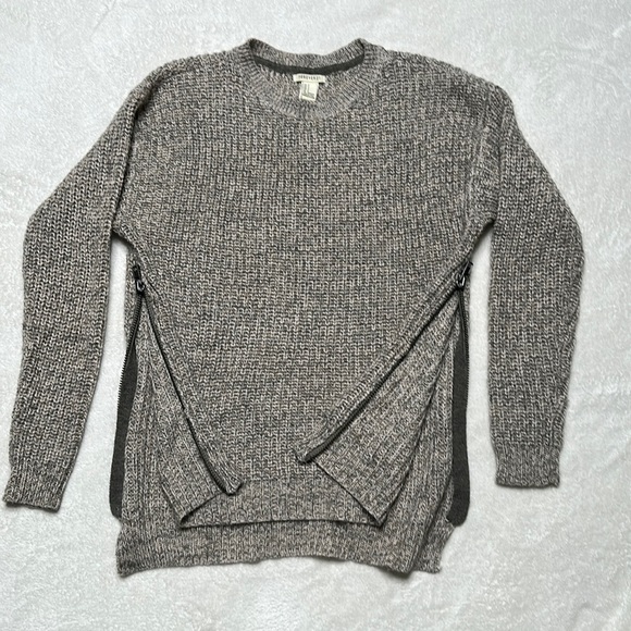 5‎ sweater bundle Zara/Limited Sizes from small-large but all fit like medium - Picture 9 of 10